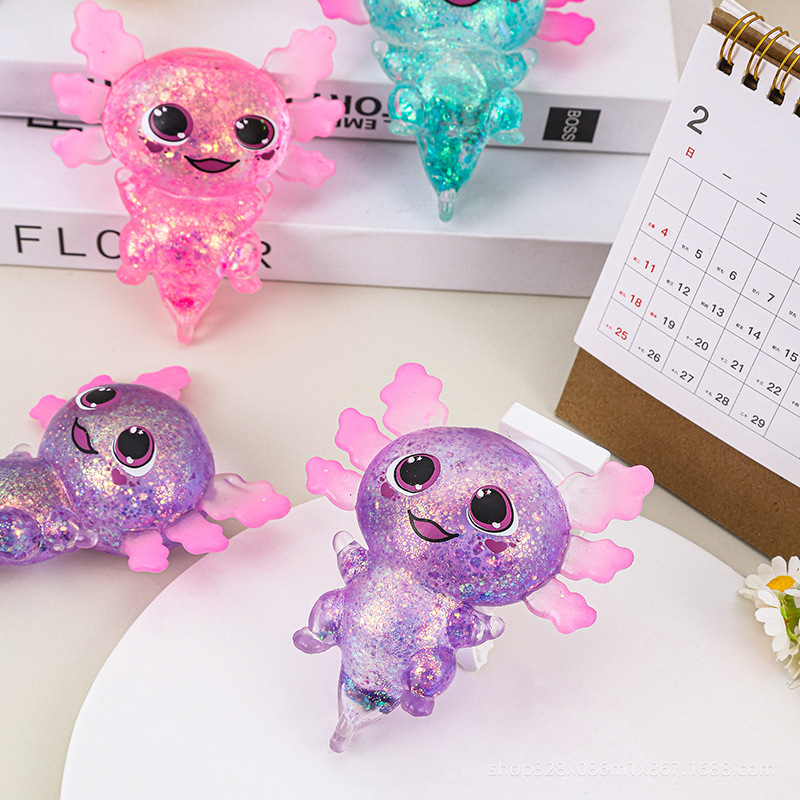 El nuevo producto de harina de maltosa en polvo de oro rebota lentamente y amasó a la salamandra para desahogar a los animales y descargar juguetes al por mayor transfronterizos.