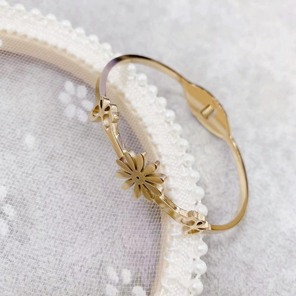 Bracelet 353 golden color