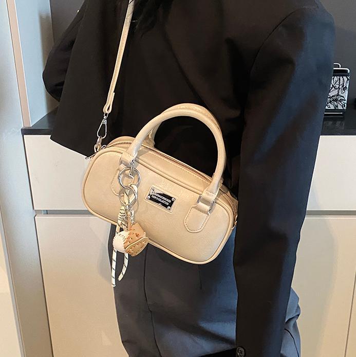 Este año, la popularidad de la bolsa de mano super caliente para mujeres 2025 nuevo estilo versátil bolsas de bolos de tendencia nicho bolsas de transporte