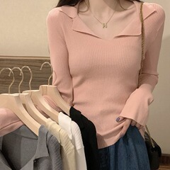 秋冬のセーターのニットの秋冬のタイプの半高襟の底のシャツの百合の洋風の長袖の中で身を修める上着の女性を掛けます。
