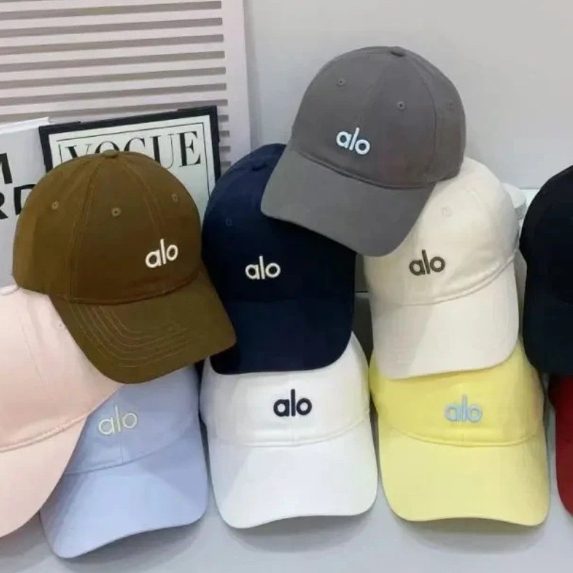 Three dimensional baseball cap for leisure with letters