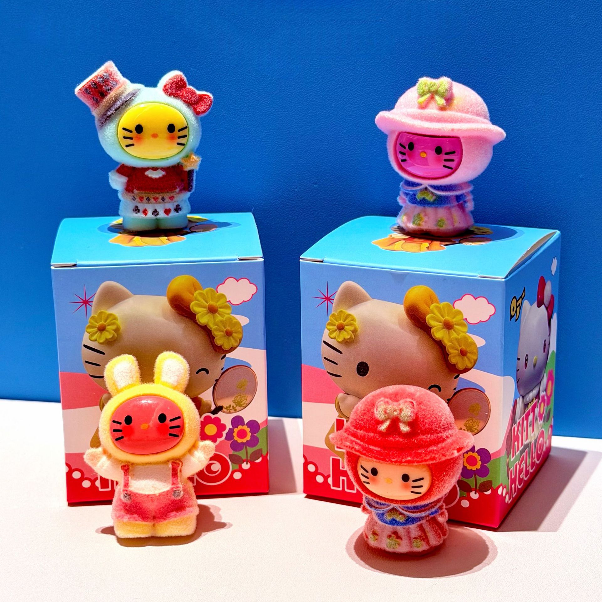 Caja ciega de dibujos animados gato muñeca de resina floc floc de moda para jugar con decoraciones hechas a mano escritura al por mayor caja ciega papelería