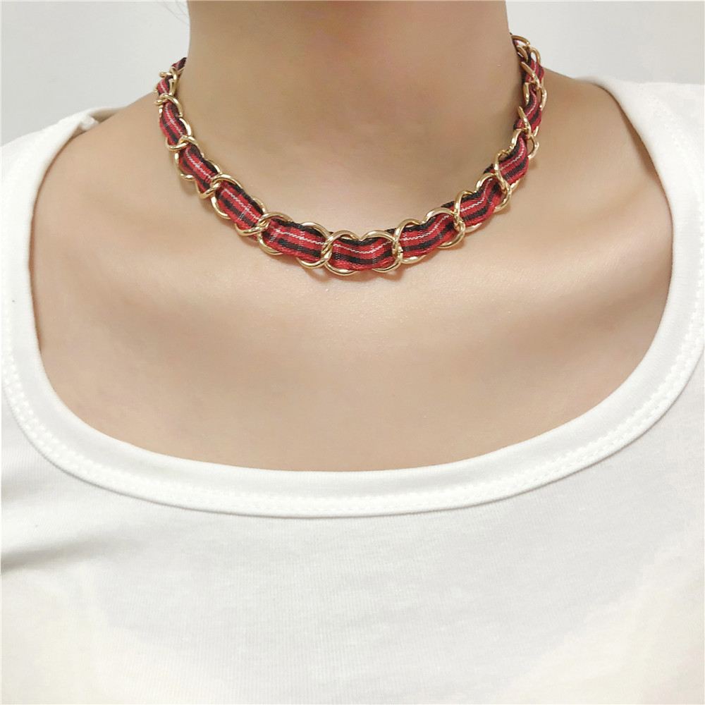 Koreanische Version Der Persönlichkeit Kette Halskette Halskette Frauen Einfache Netto-promi-schmuck Metall Kette Rote Band Halskette Frauen display picture 3