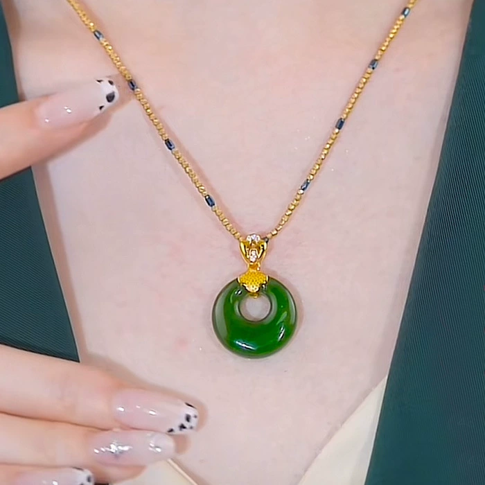 Новая безопасная пряжка подвеска женская имитация Hutian Jade яблочный зеленый кошачий камень инкрустированный ожерелье подвеска расширенный дизайн