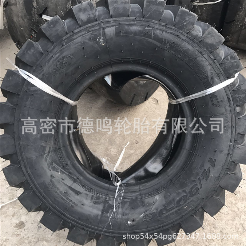 Neumático cargador pequeño 14/90-16 E-3 patrón