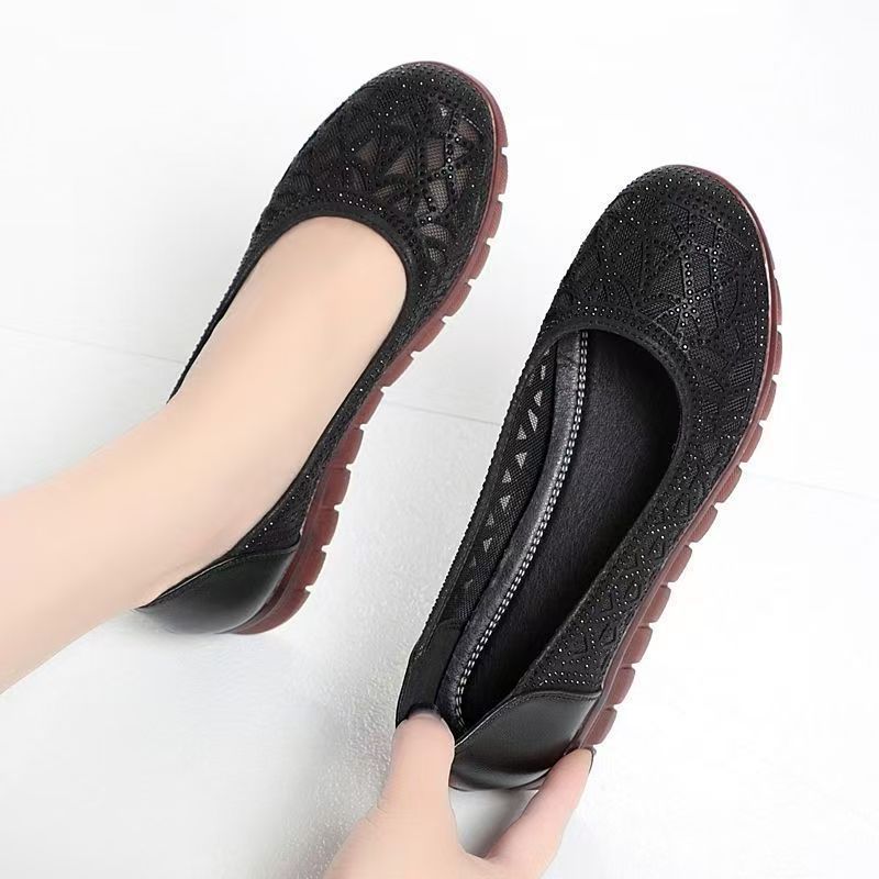 Zapatos de cuero suave de malla de verano, zapatos de mujer transpirables delgados, zapatos de madre cómodos, sandalias de mediana edad.