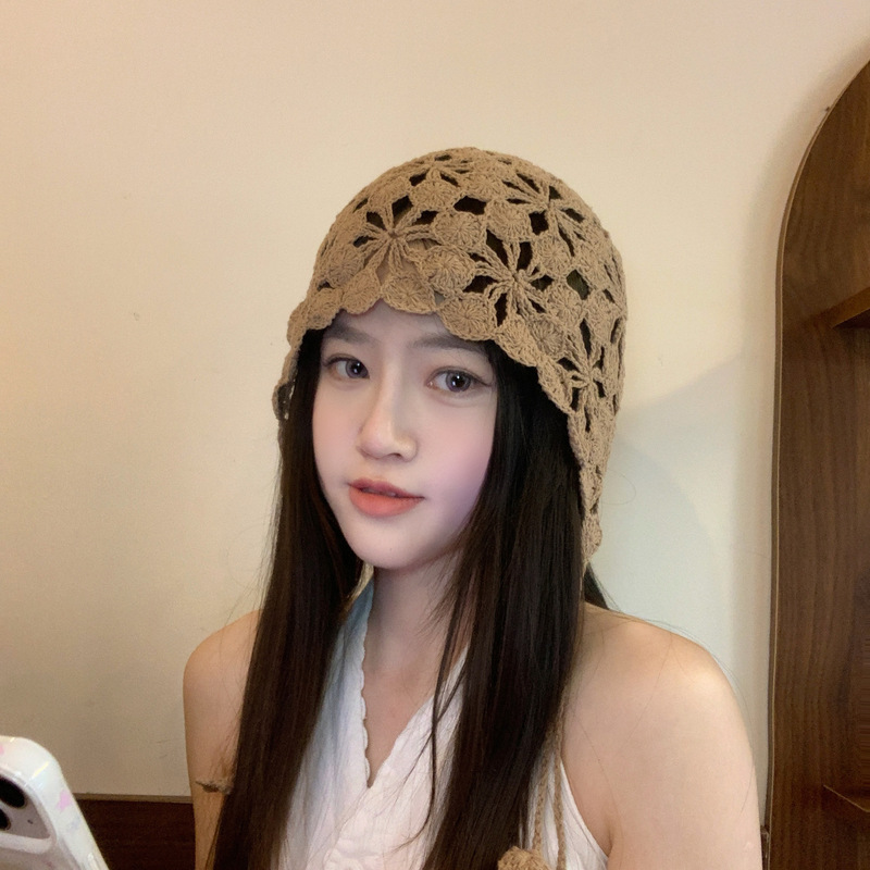 春と夏の女性用の手編み中空帽子、エスニックスタイルのタッセルつば付き帽子、通気性があり顔が見える小さなニットプルオーバー帽子|undefined