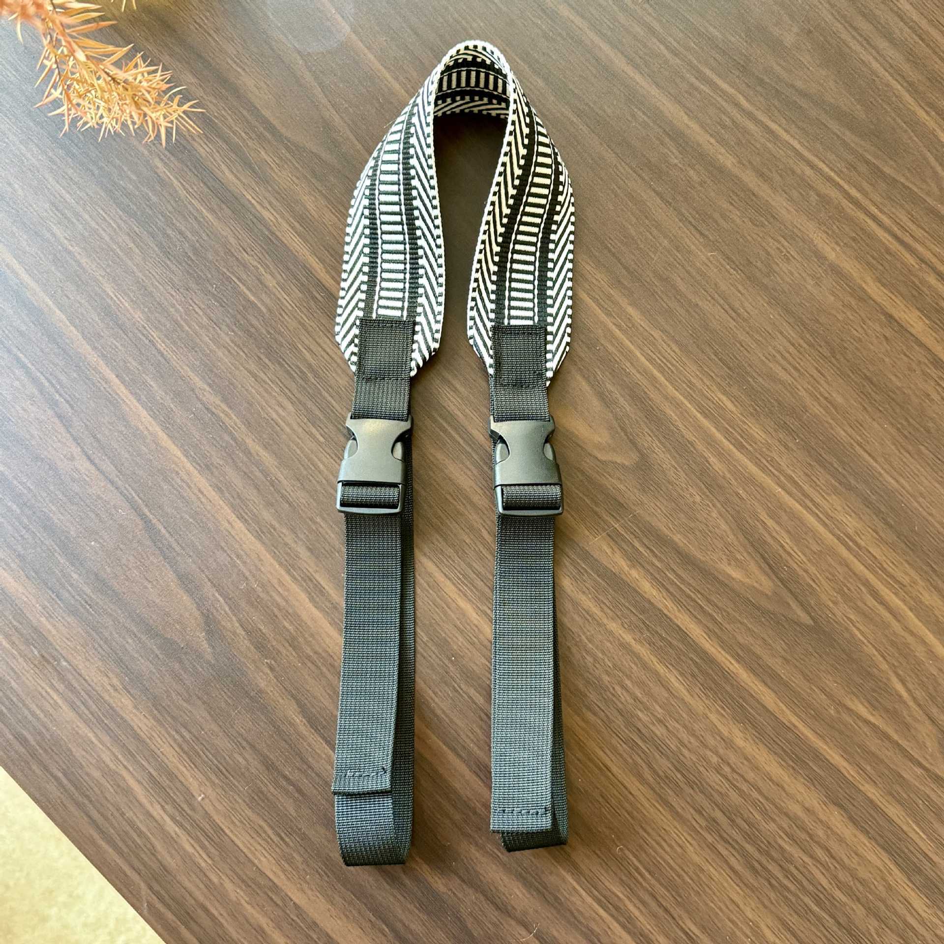 흰색 줄무늬 넓은 어깨끈