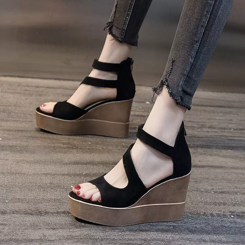 Женские сандалии с открытым носком, летняя обувь для улицы, на толстой подошве, на высоком каблуке-танкетке, женские новые водонепроницаемые римские туфли на платформе с закрытой пяткой, модель 2025 года.