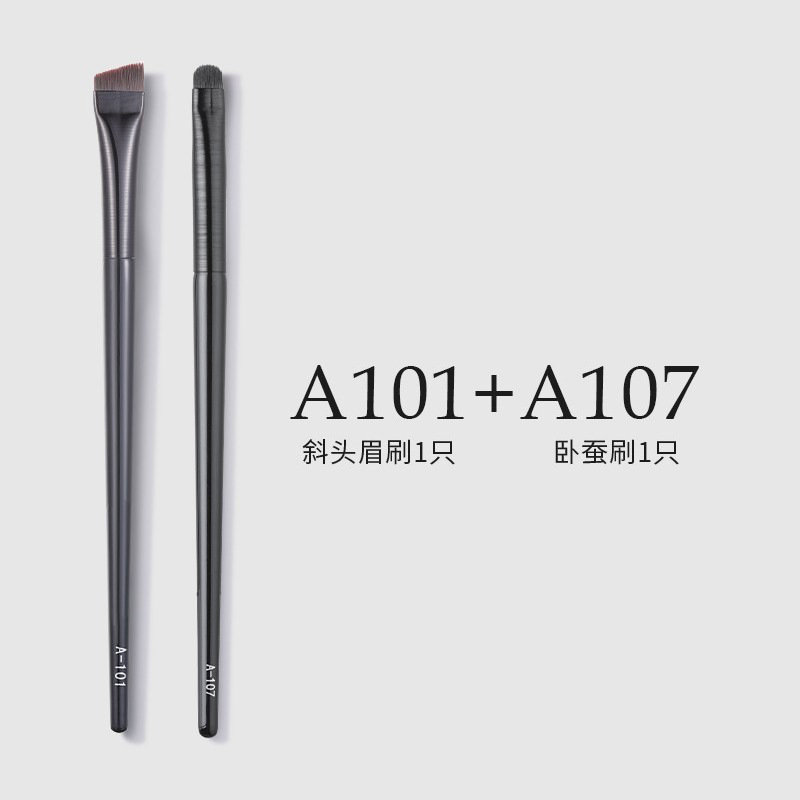 王菲の同じタイプの刃のアイライナーはまぶたの下から平たい頭の斜めの眉までブラシをかけます。|undefined
