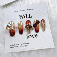 琥珀色晕染深色系秋冬新款穿戴甲方钻酒红玫瑰鎏金美甲甲片批发