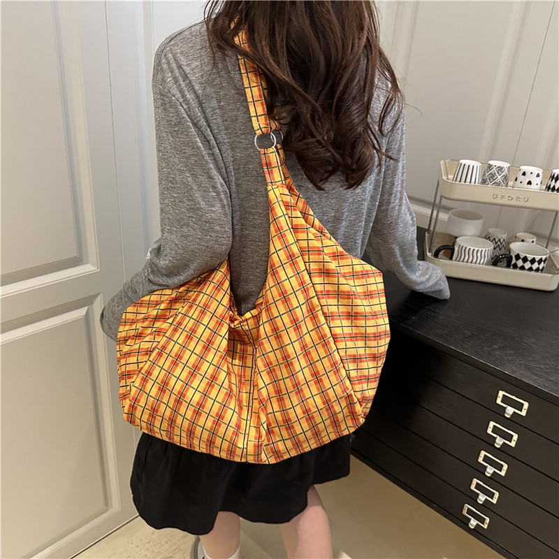 2025 primavera y verano nuevo bolso de tela a cuadros de color bolso de gran capacidad torón de hombro bajo la axila bolso de mujer