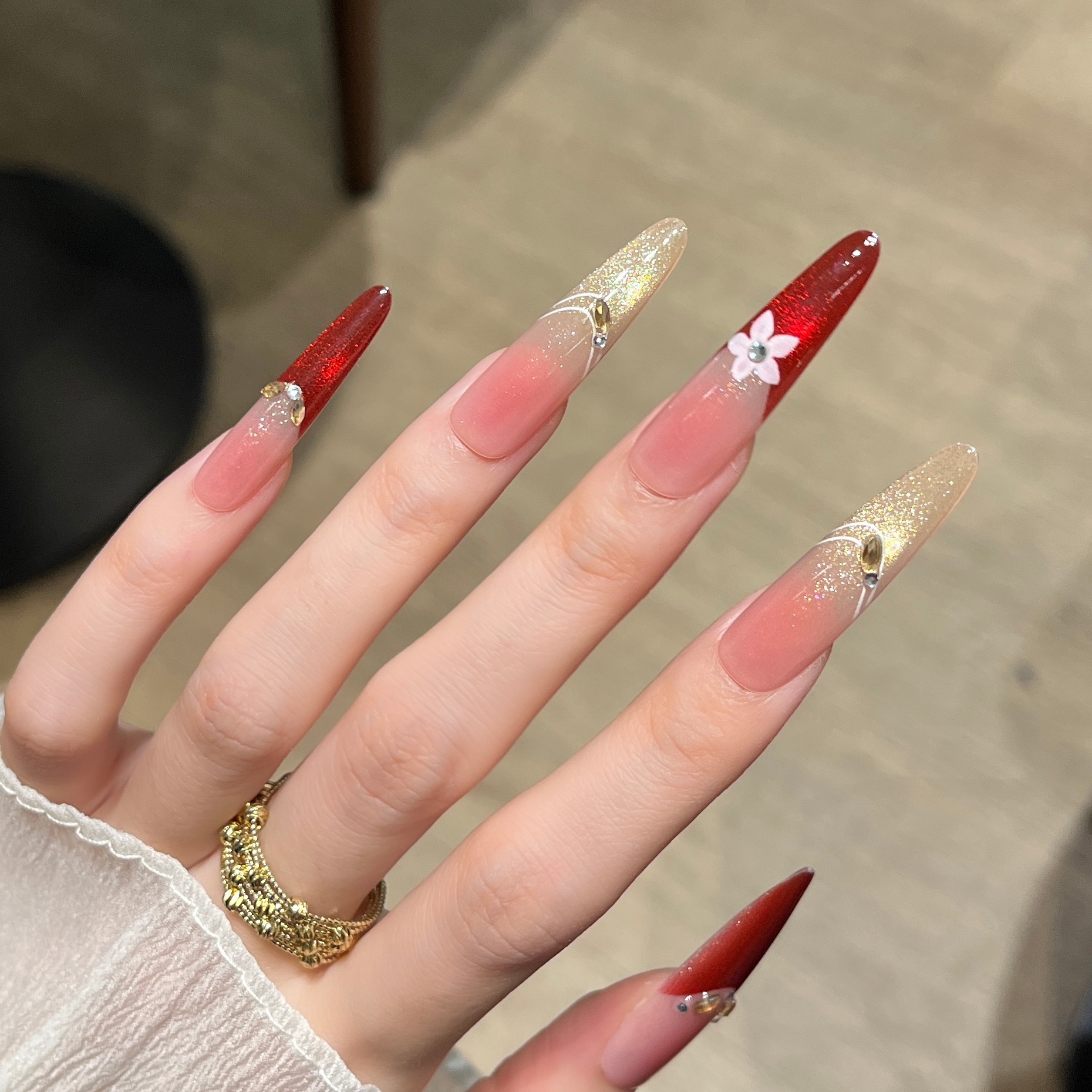 2026 Año Nuevo ojo de gato rojo para usar uñas finas perros parches de uñas falsas largos extraíbles pegamento de manil espeso pulverización