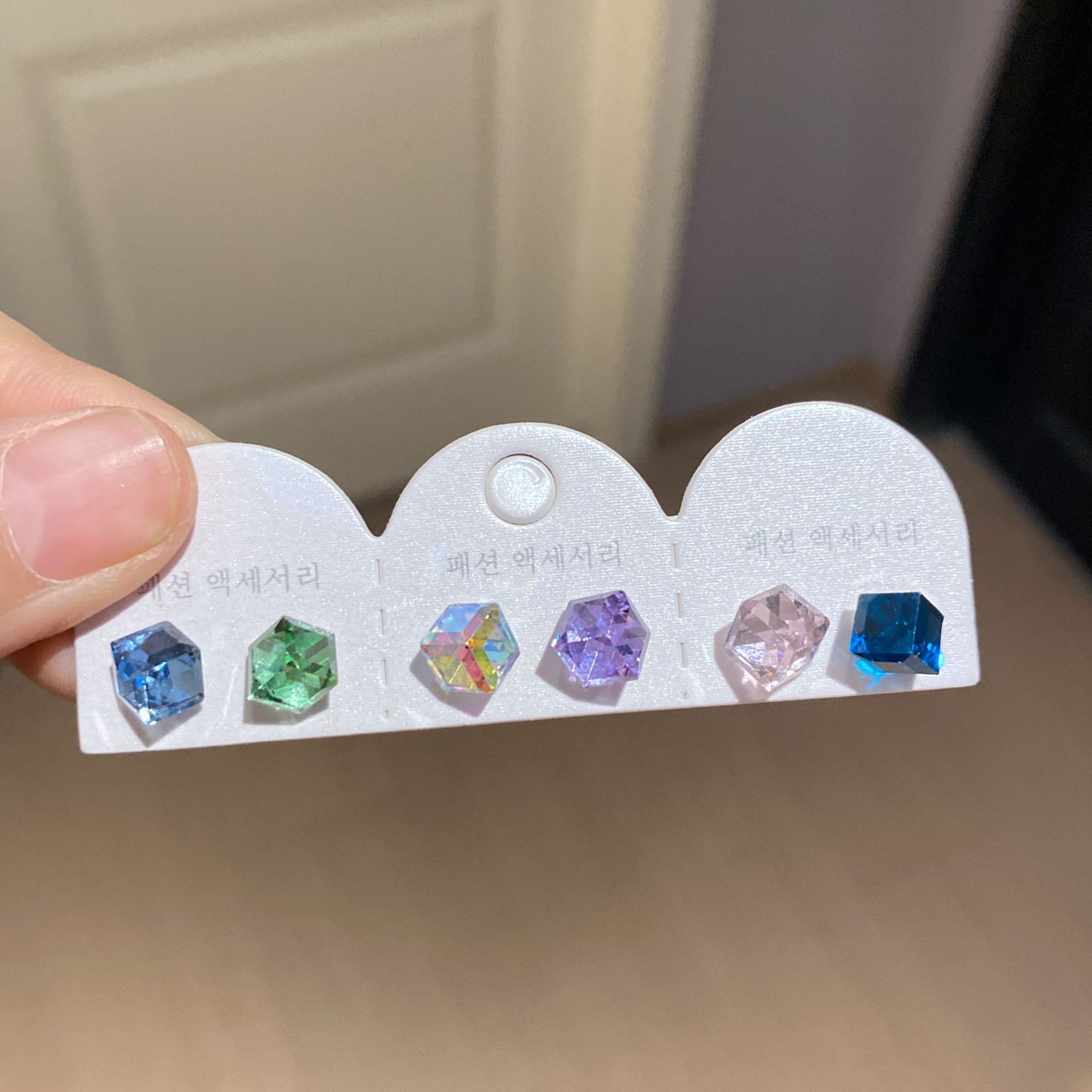 Pendientes redondos de color de aguja de plata Pendientes frescos y dulces Pendientes de todo fósforo de moda simple para mujer