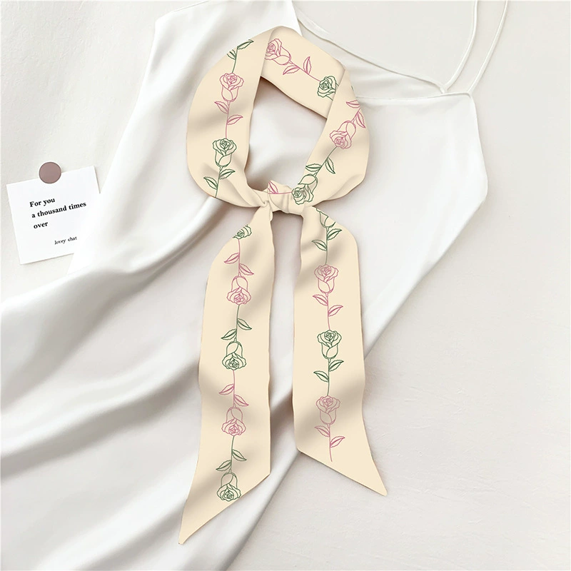 В серии Guofeng Dunhuang Yilu есть длинный узкий шелковый шарф Hanfu cultural and creative, который сочетается с небольшим шарфом на поясе.