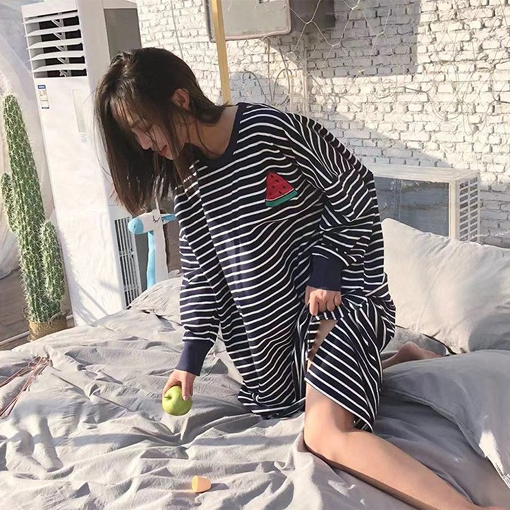Primavera y otoño 2024 nuevo vestido de pijama de manga larga red rojo ins viento suelto bordado vestido de frutas a rayas ropa para el hogar