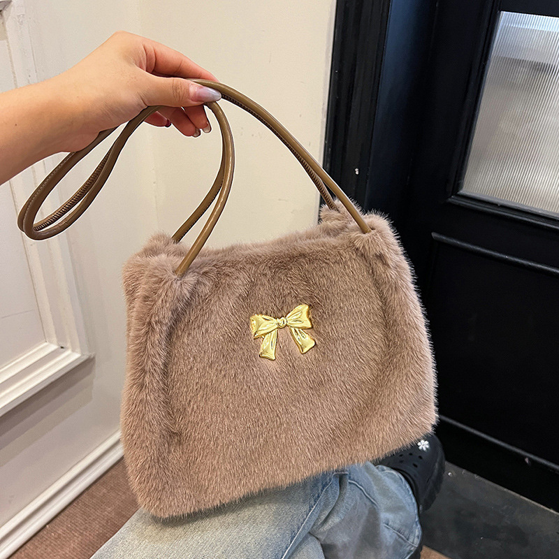 Nuevo bolso de peluche de moda 2024 en otoño e invierno, bolso de peluche de moda, bolso de peluche de un solo hombro, bolso especial INS