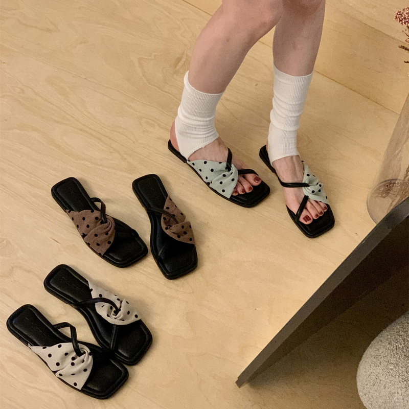 Retro Pleated Polka Dot Roman Sandals for Women 2026 Summer New Style Fairy Style Cross-Strap Flat Low-Heeled Slippers Retro Pleated Polka Dot Roman Sandals for Women 2026 Summer New Style Fairy Style Cross-Strap Flat Low-Heeled Slippers