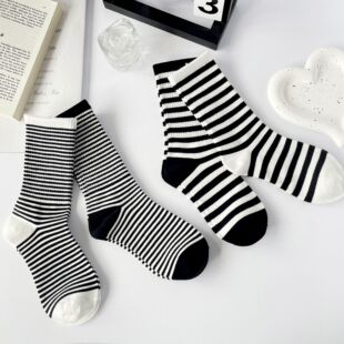 Ziyang autumn and winter new mid-calf women's socks Korean style black and white all-match striped socks Japanese college style stockings cotton socks