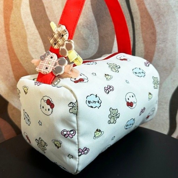 Demi-season capacious three dimensional cosmetic bag