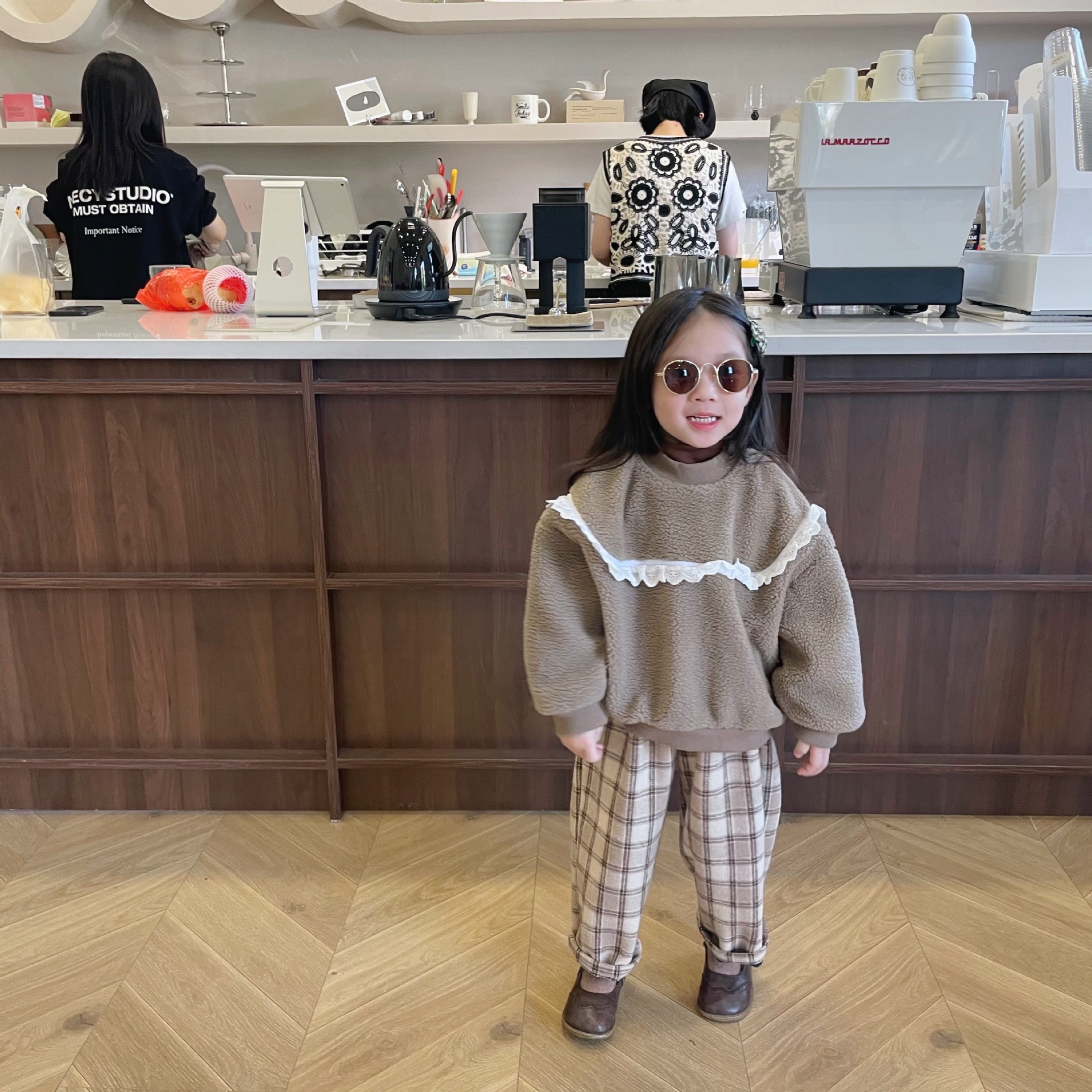 2021秋冬新品 韩版儿童花边纯色羊羔毛加厚卫衣 女童毛毛套头衫