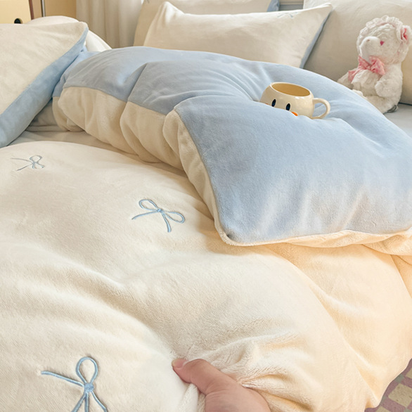 Tres o cuatro piezas de lana de leche gruesa de color sólido pequeño fresco doble invierno lana de coral doble cama de lana simple conjunto