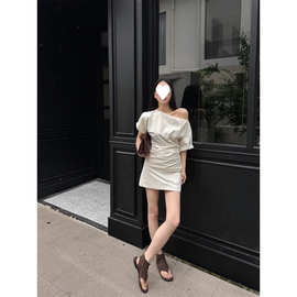 ZHOUMIAO艺展缪斯裙米白色斜肩两穿露肩收腰连衣裙女夏短裙子
