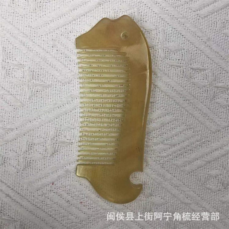 Handmade Goat Horn Comb Small Fish Shape Travel Comb 10-11cm Decorative Handle Comb quality and texture