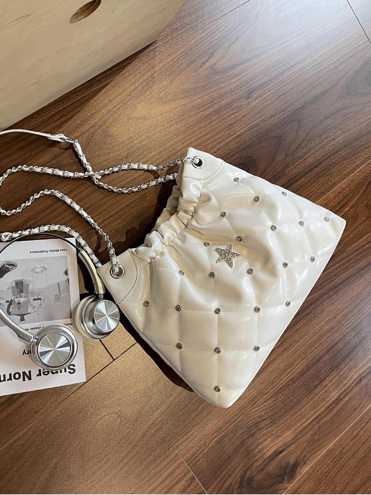 Venta caliente transfronteriza bolso de cubo de cadena de diamantes para mujer 2025 nuevo bolso de hombro casual de todo fósforo bolso de alta capacidad