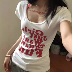 アメリカの肩のアルファベットのプリントの半袖のtシャツの女性の夏の甘いギャルのガードルはやせているショートタイプのu襟の背中の上着を現します。