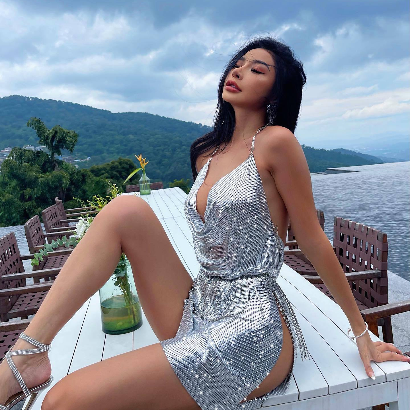 European and American Women's Socialite Heavy Industry Metal Sequin Dress Hot Girl Sexy Swing Collar Halter Split Sequin Dress