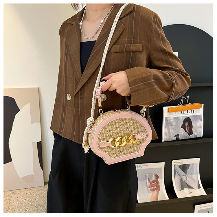 Women's Medium Pu Leather Straw Solid Color Vacation Shell Lock Clasp Handbag display picture 13