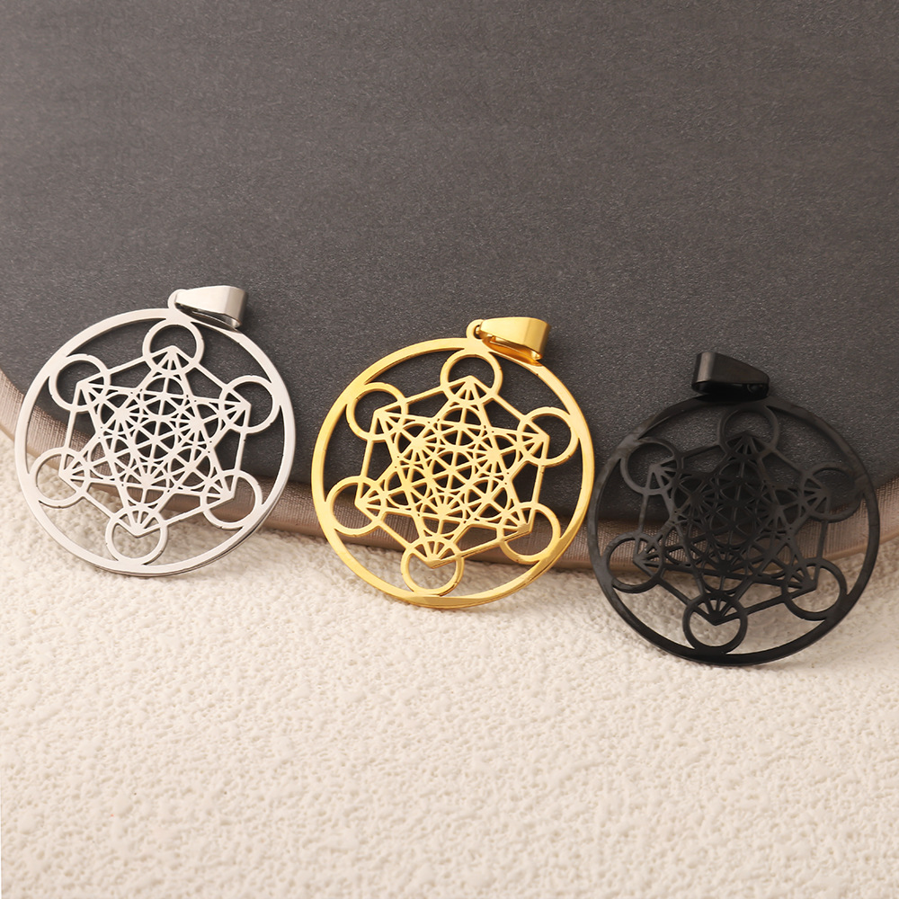 Cross-border hot selling Middle East non-fading titanium steel cutting hollow out 6 ring necklace stainless steel round pendant