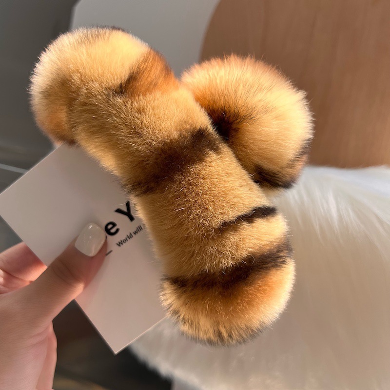 Women's Gender Retro, Roman Style Style Retro Roman Style Solid Color Rabbit Fur Hair Claws
