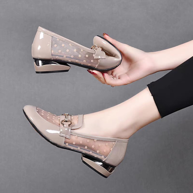 Zapatos de cuero suave de malla 2025 nuevas sandalias de mujer huecas de tacón bajo zapatos de verano de fondo plano suave Lefu zapatos de cuero bajos