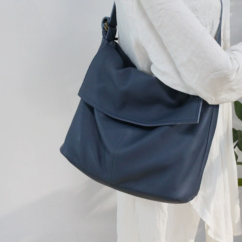 Leather capacious bag strap one shoulder, shoulder bag, one-shoulder bag, genuine leather, cowhide