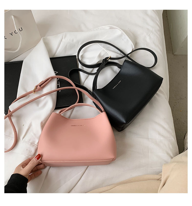 Simple Fashion Solid Color One-shoulder Messenger Bag display picture 14