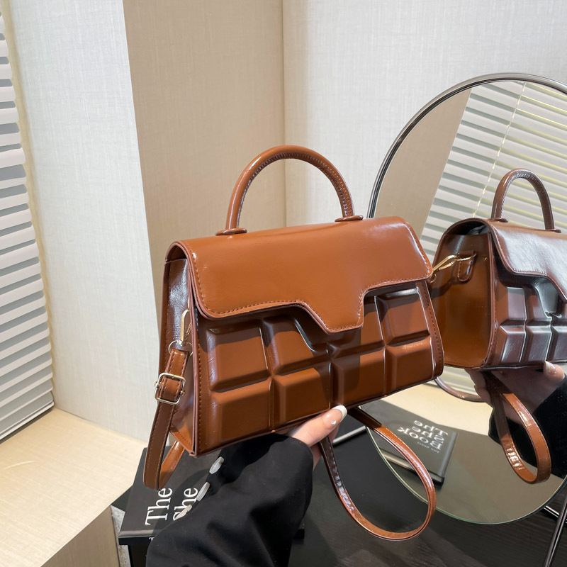 Mendidura a cuadros, color sólido, estilo occidental simple, textura fresca, 2025, bolso cuadrado pequeño de mensajero de un solo hombro de moda coreana de primavera