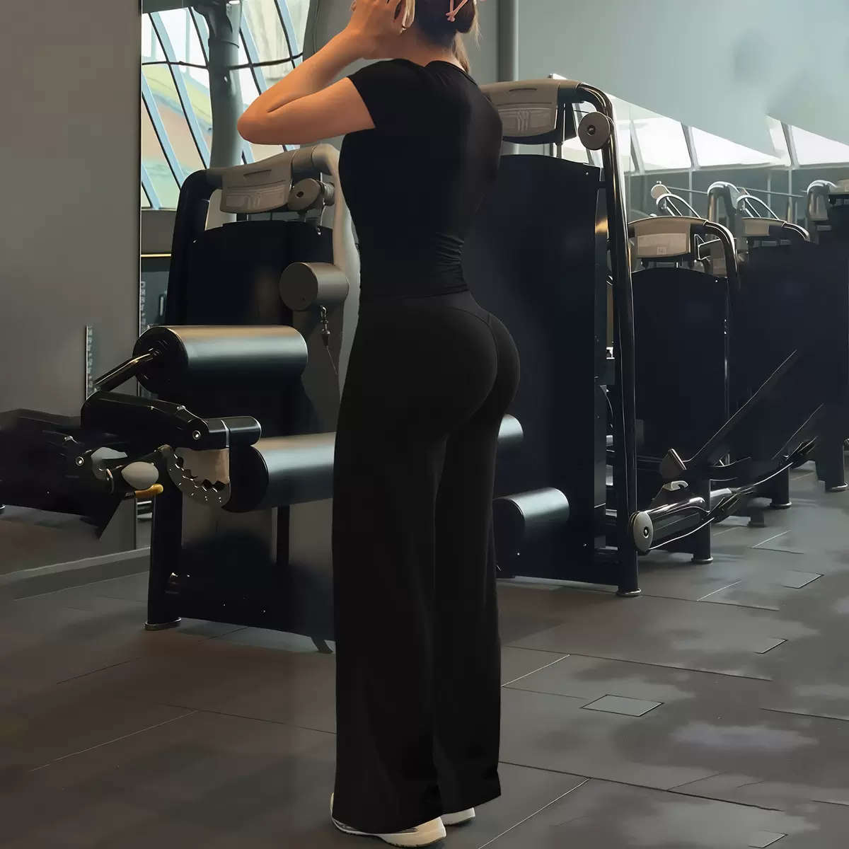 跨境新款爆款短袖贴身上衣高腰提臀微喇裤休闲健身瑜伽运动套装女