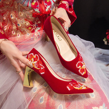 复古绣花中国风尖头红色婚宴鞋高跟单鞋女新款气质时装粗跟婚鞋女