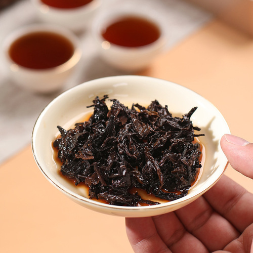 Wholesale Pu-erh raw materials, a Yunnan specialty, from Menghai County, Pu-erh tea leaves, Ban Zhang golden bud ripe tea, imperial grade ancient tree tea materials.