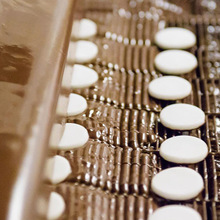 小型巧克力涂层机上浆机冻干草莓淋面裹浆机食品级高效