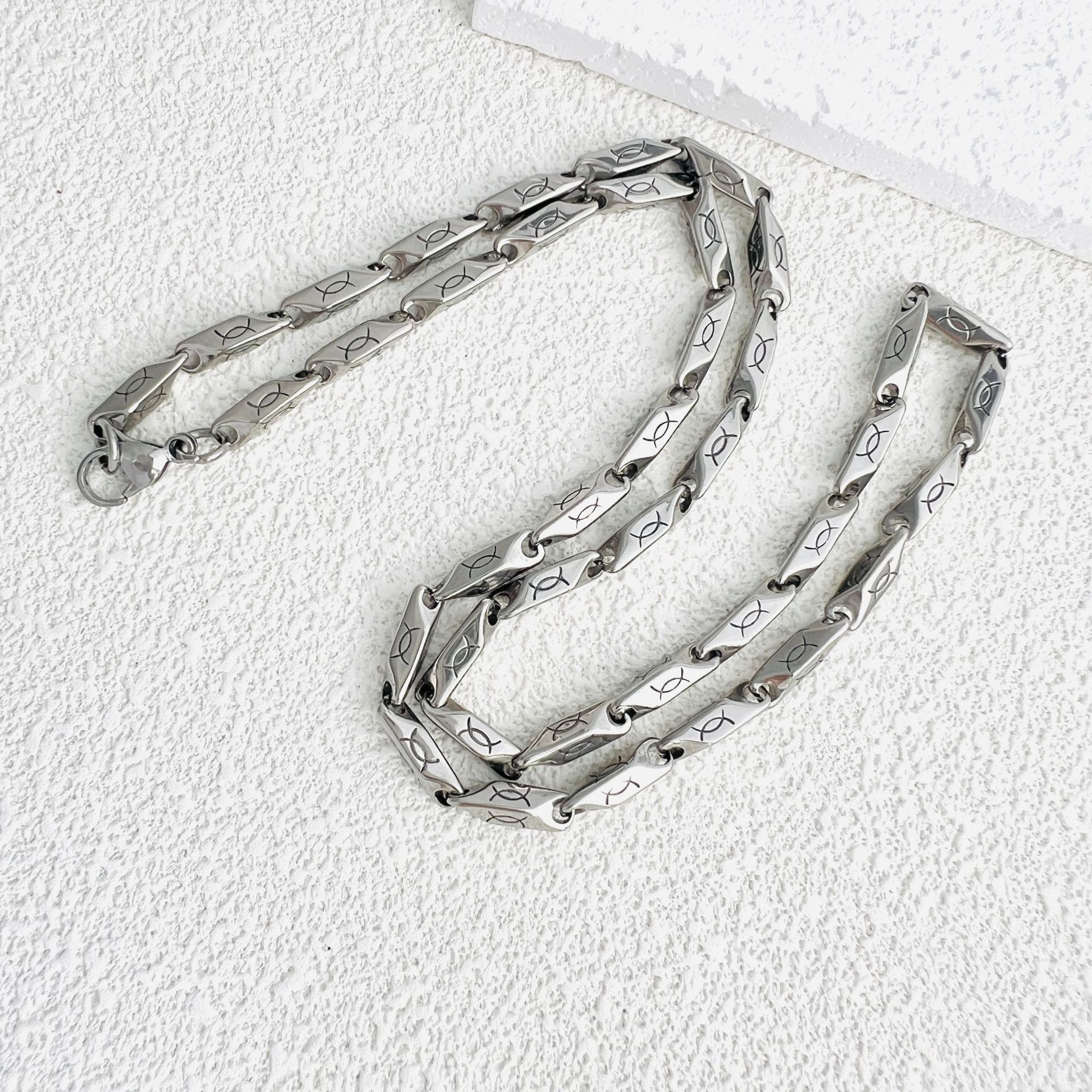 Minimalist High-End Necklace Hip-Hop Collarbone Men's Light Luxury Niche Design Titanium Steel Sweater Chain Choker_voghion.com