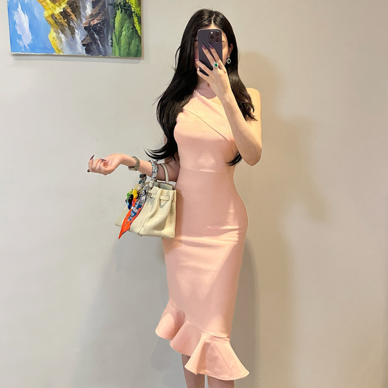 Valentine's Day Pink Elegant Fishtail Bandage Dress with Irregular Off-Shoulder Design, Waist-Cinching and Hip-Hugging Style for Women