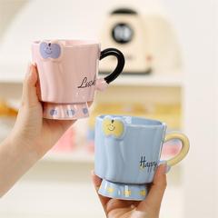 かわいい表情の果物の杯の現代は簡単で高足のコーヒーの杯の創意の家庭の日用の百貨の陶磁器の杯のコップ