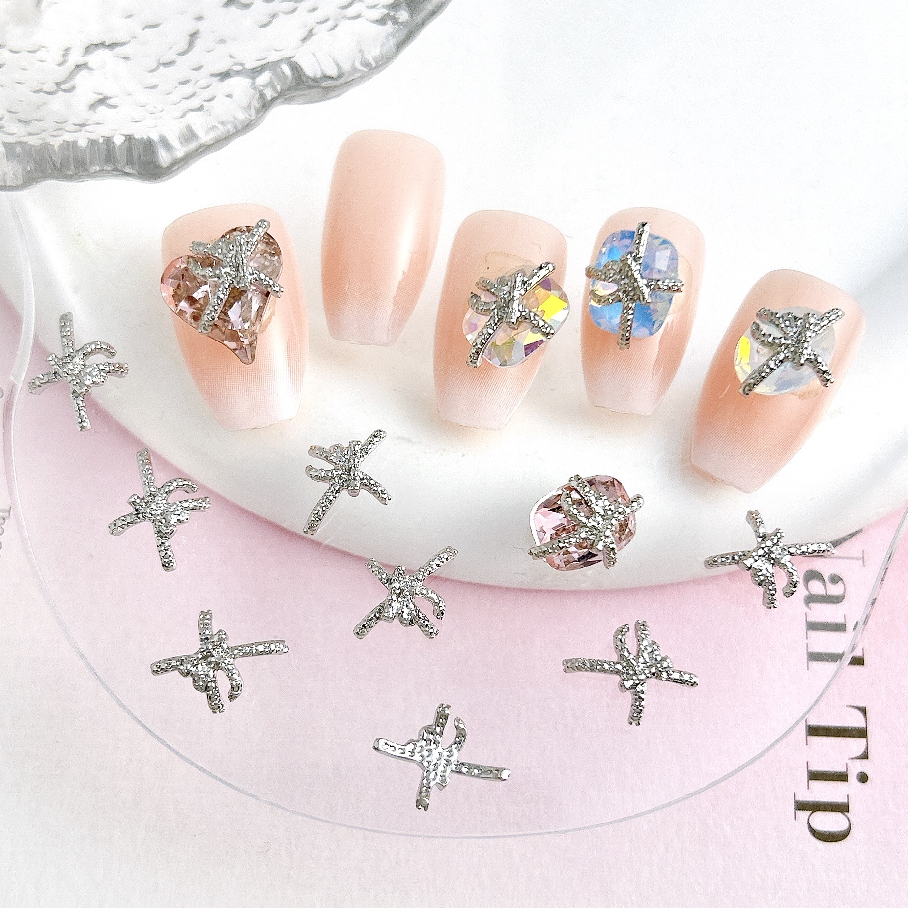 Metal nail decoration with bow