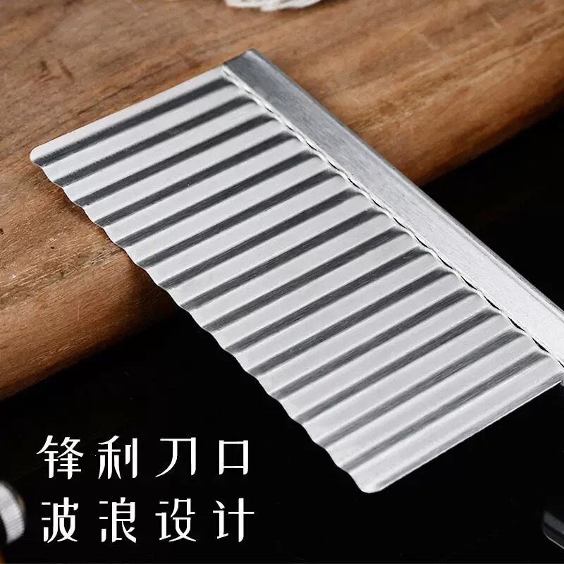 Stainless steel French-style wavy knife with wooden handle, perfect for cutting fries, creating decorative patterns on vegetables, and cutting potatoes into decorative shapes Stainless steel French-style wavy knife with wooden handle, perfect for cutting fries, creating decorative patterns on vegetables, and cutting potatoes into decorative shapes