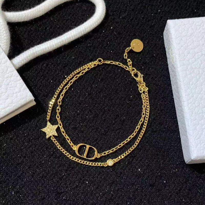 Dior high-end version CD letter star diamond-encrusted double-layer bracelet, Dior pig nose simple and sophisticated light luxury bracelet
