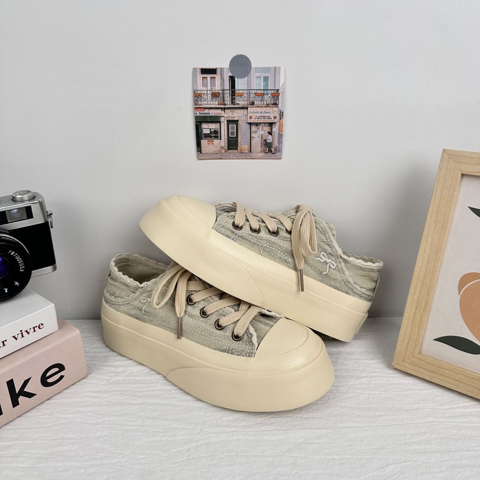 Zapatos de lona de onda lejana, zapatillas de nicho, zapatos de mujer de verano, zapatos casuales, niños 2025, nuevos zapatos blancos explosivos