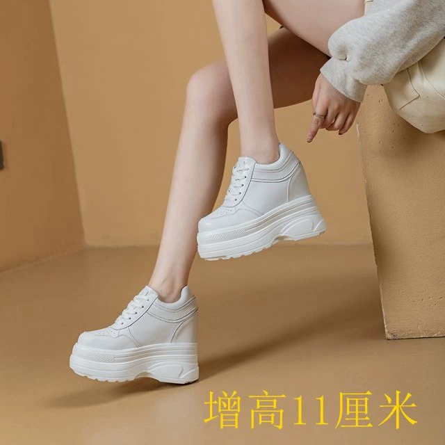 Осень 2023 г. Новая кожаная женская обувь, универсальная Однослойная обувь с мелким ртом, маленькие белые туфли высотой 11 см, женские туфли на толстой подошве